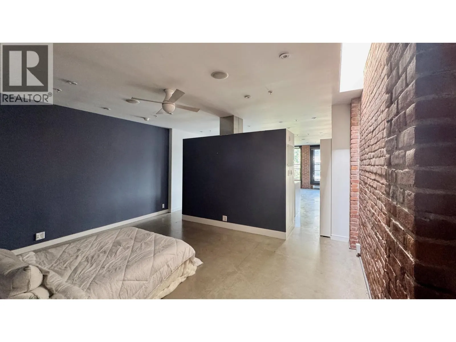 605 53 W HASTINGS STREET