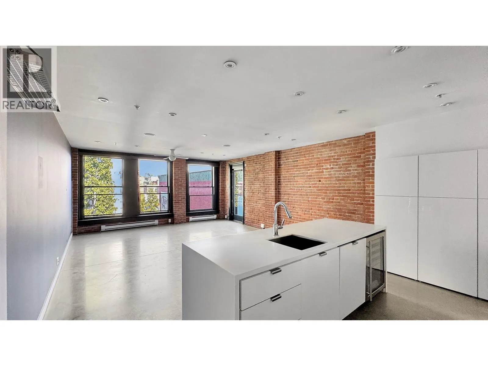 605 53 W HASTINGS STREET