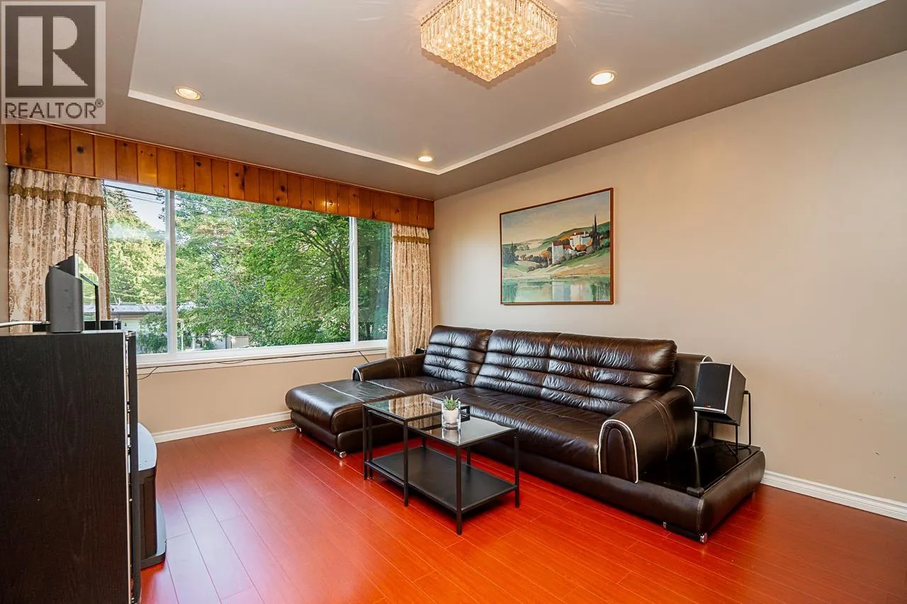 22 E 18TH AVENUE