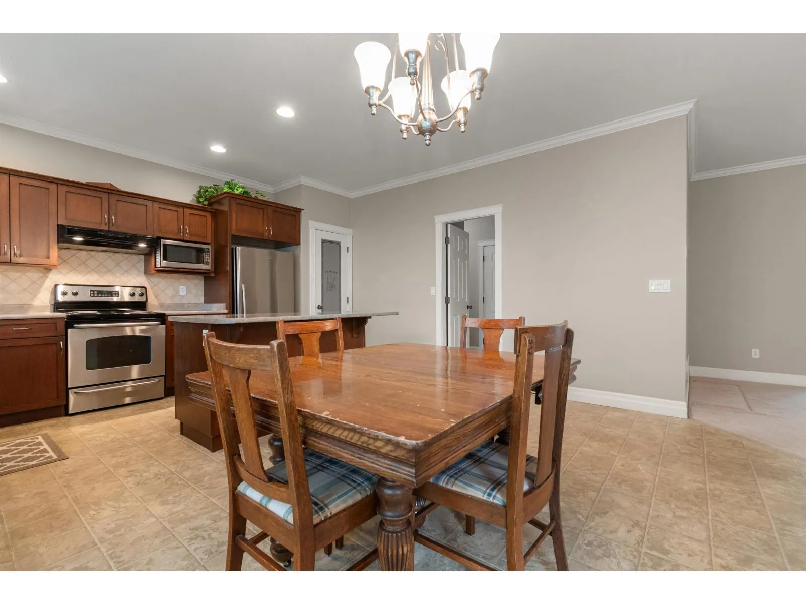 2 46271 RIVERSIDE DRIVE|Chilliwack Proper East