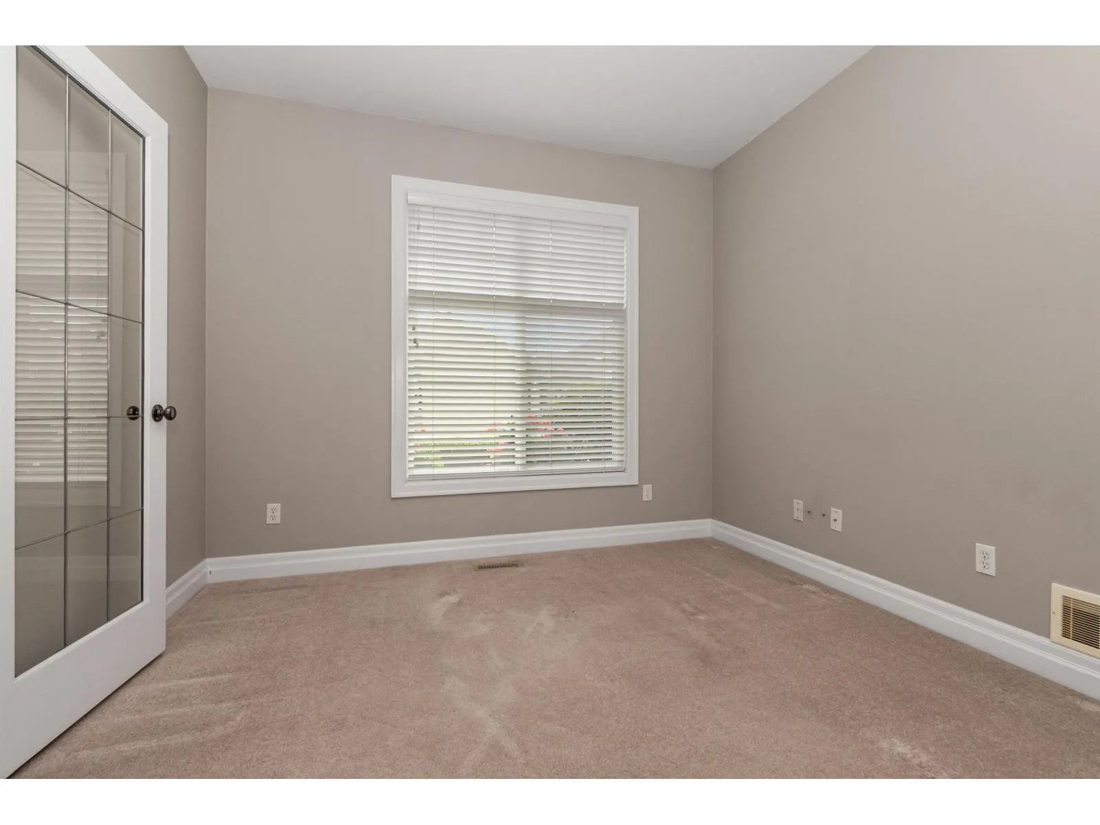 2 46271 RIVERSIDE DRIVE|Chilliwack Proper East