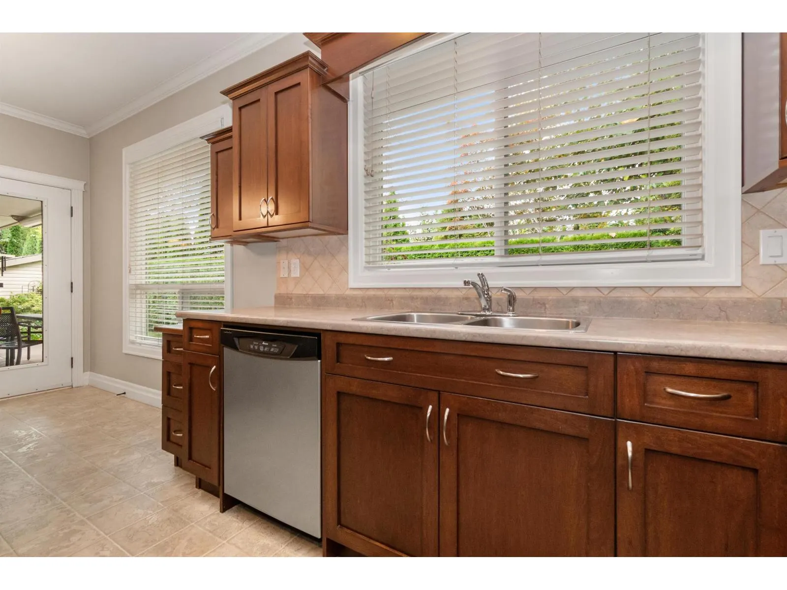 2 46271 RIVERSIDE DRIVE|Chilliwack Proper East