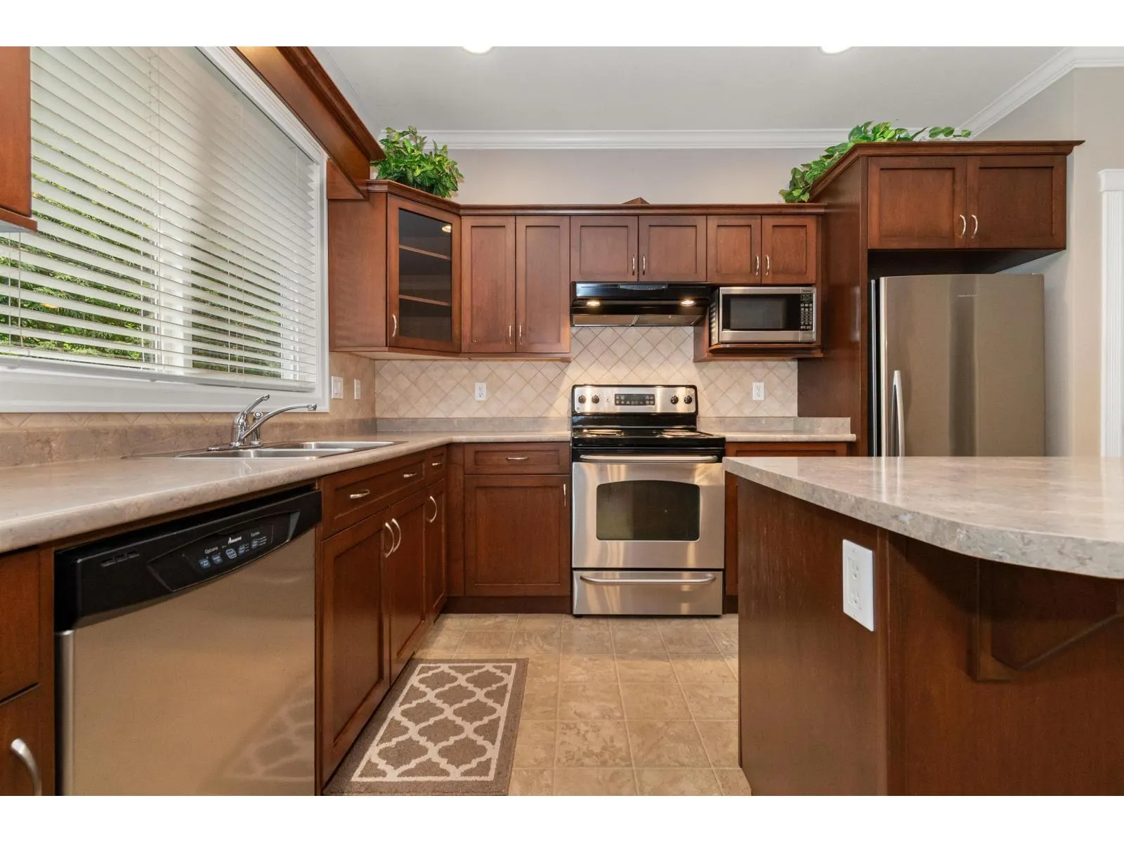 2 46271 RIVERSIDE DRIVE|Chilliwack Proper East