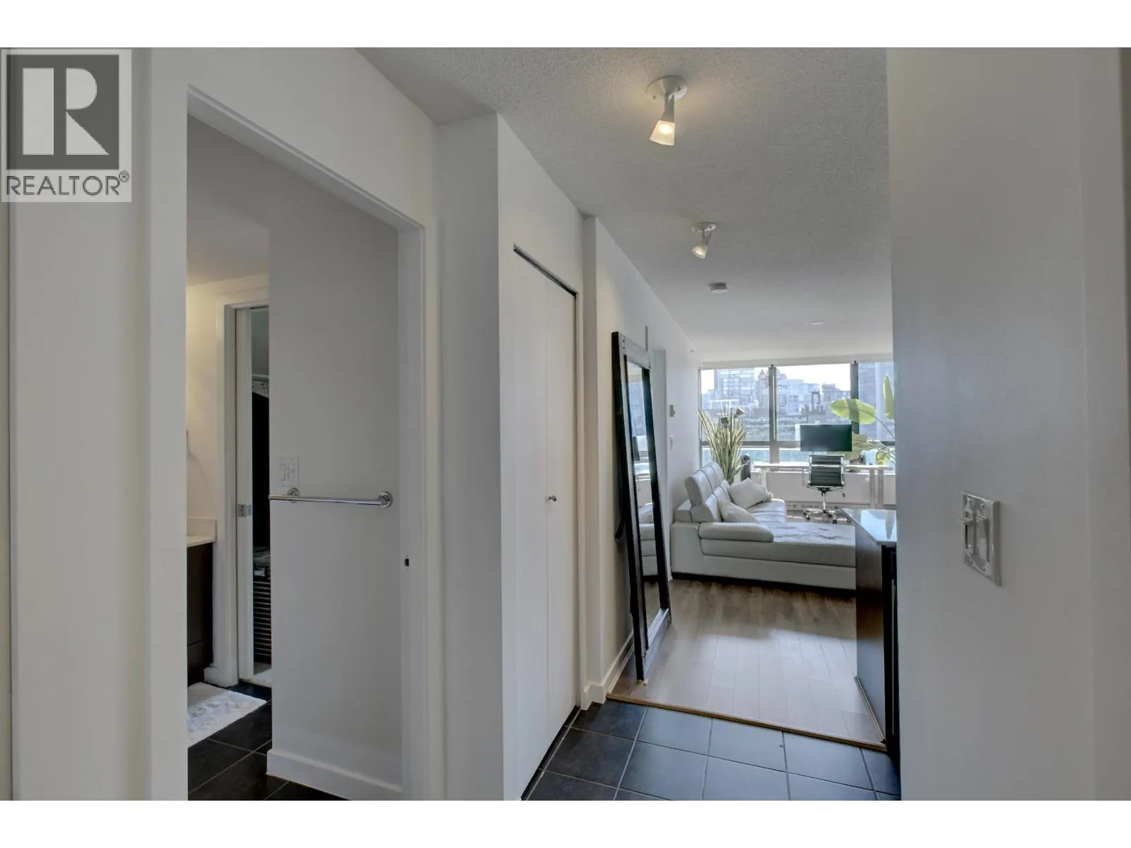 1303 938 SMITHE STREET
