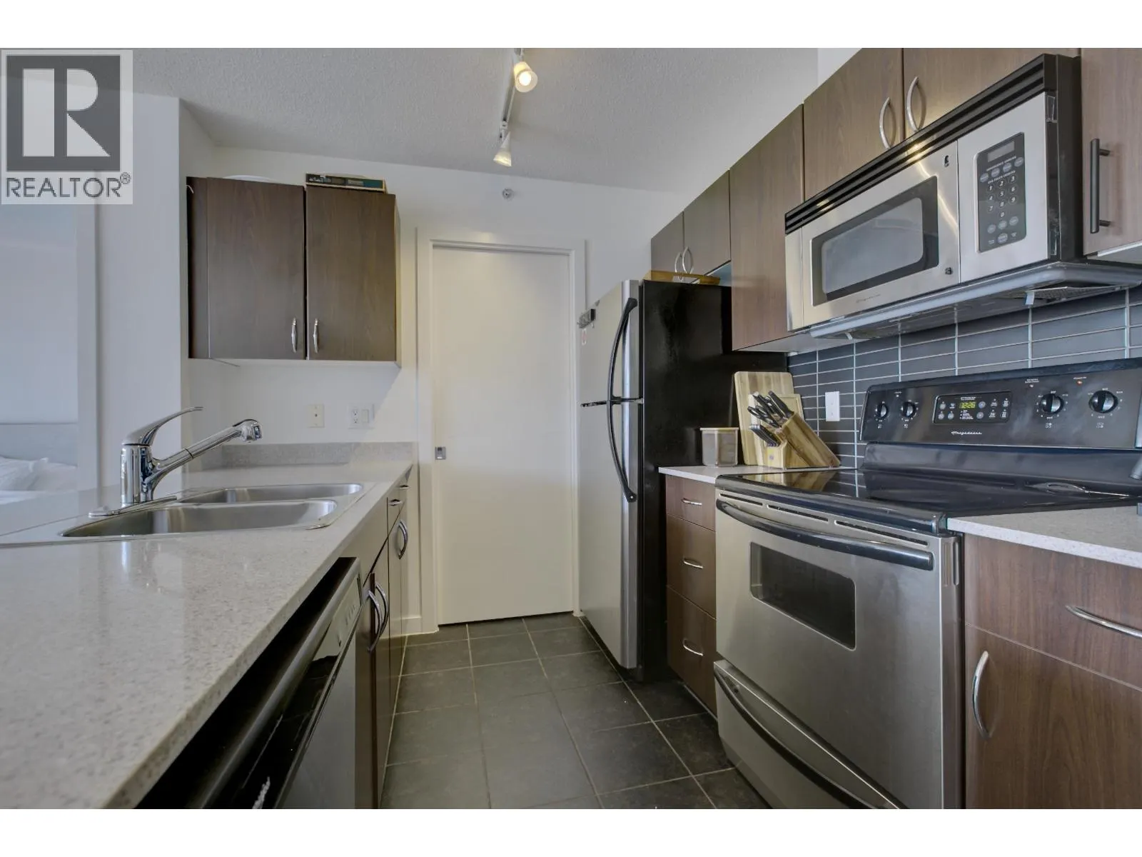 1303 938 SMITHE STREET