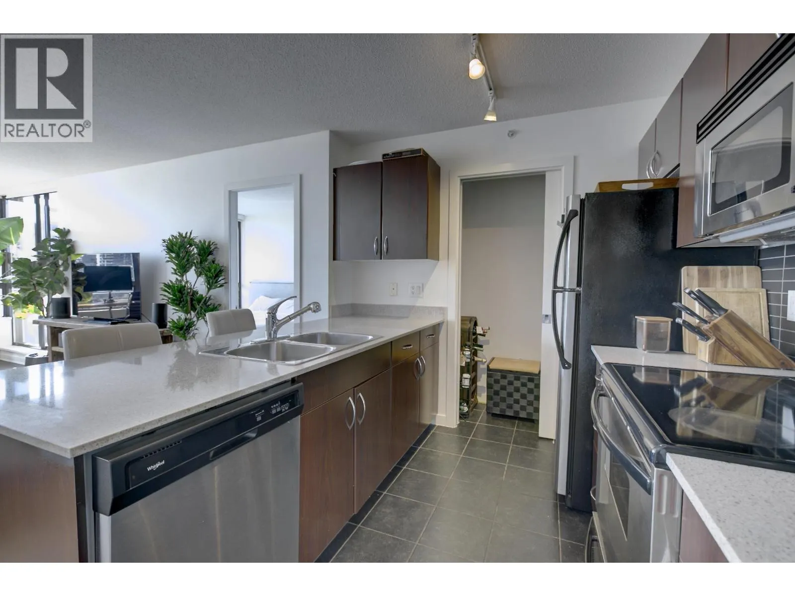 1303 938 SMITHE STREET