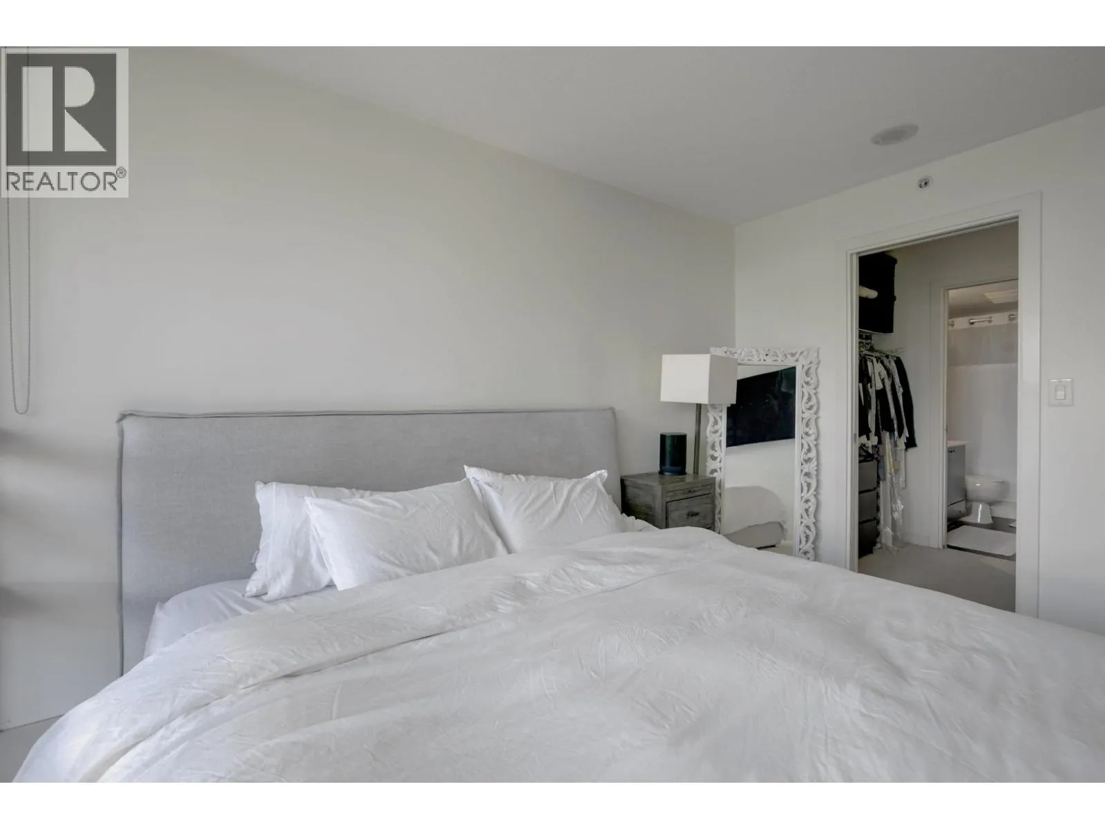 1303 938 SMITHE STREET