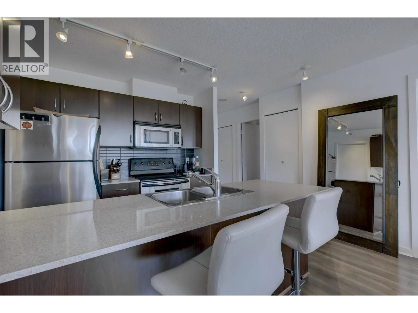 1303 938 SMITHE STREET