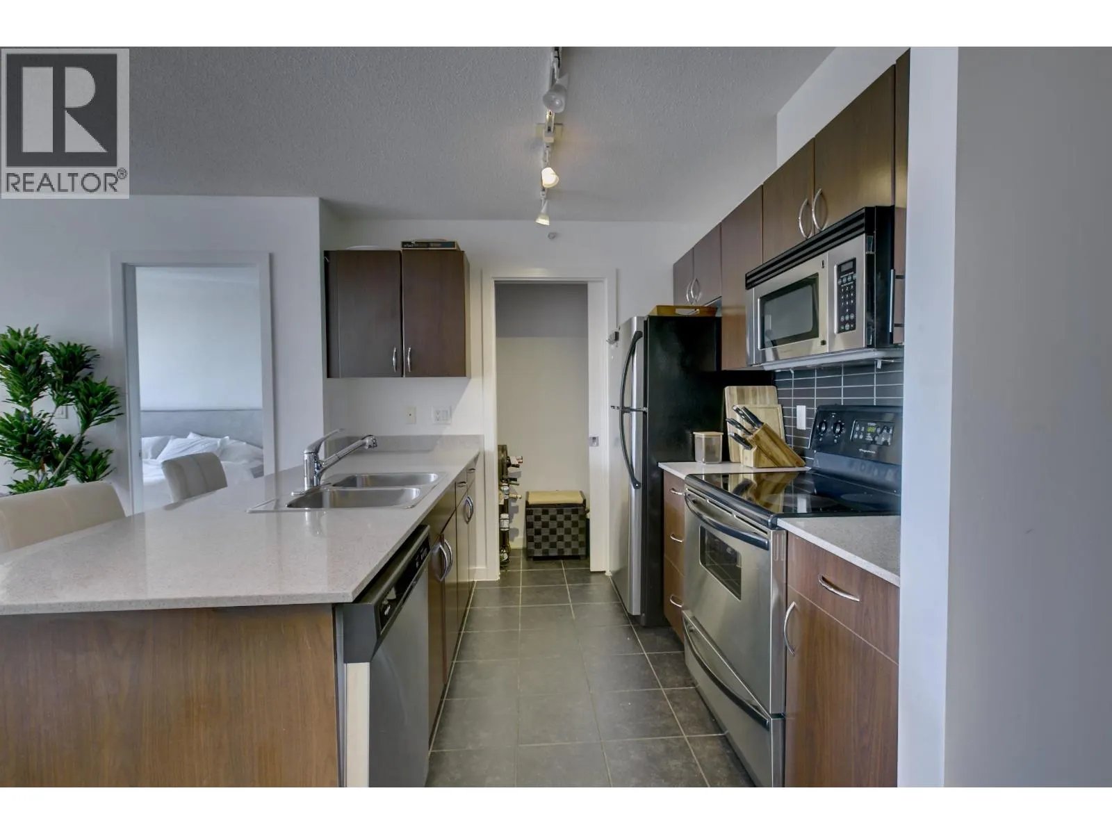 1303 938 SMITHE STREET