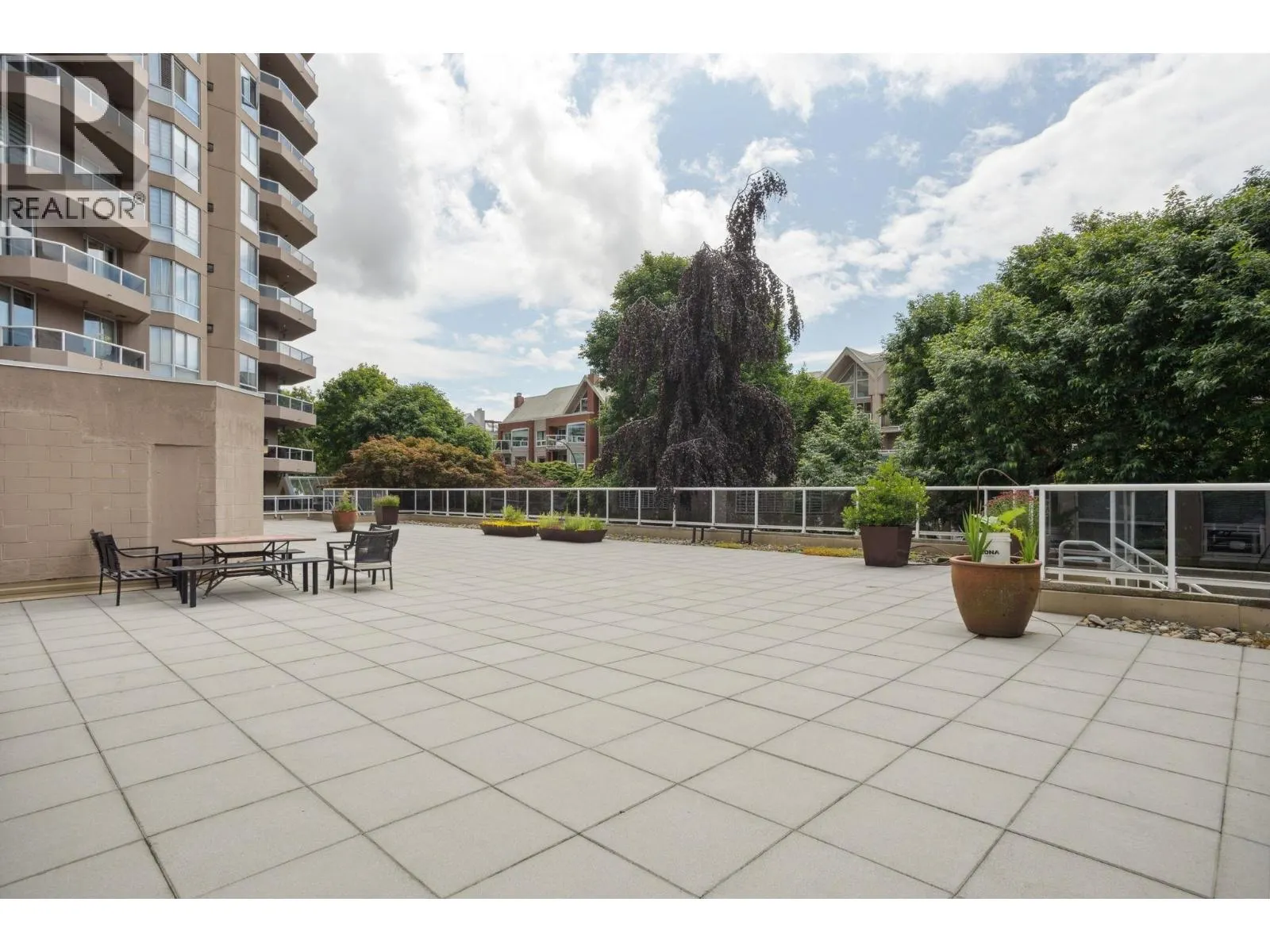 1207 1185 QUAYSIDE DRIVE