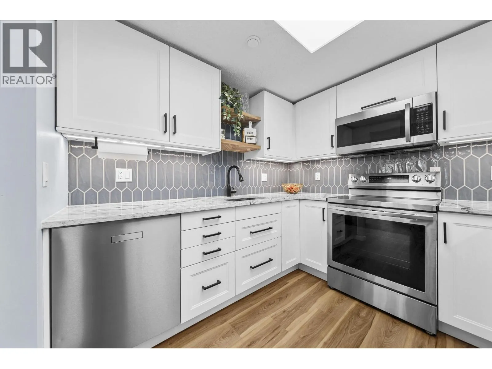1207 1185 QUAYSIDE DRIVE