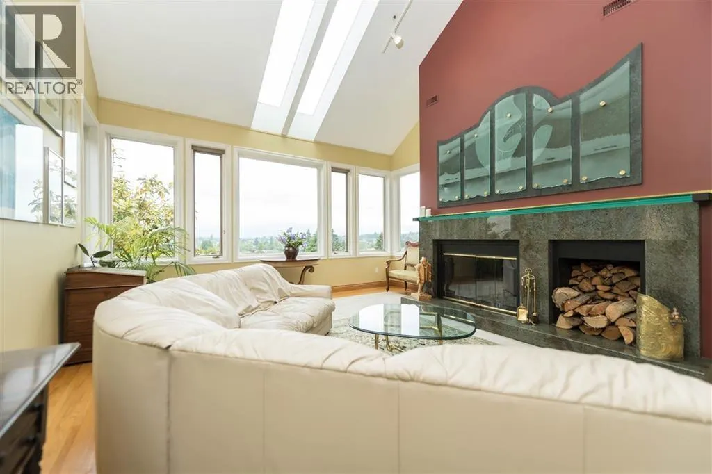 4612 PUGET DRIVE