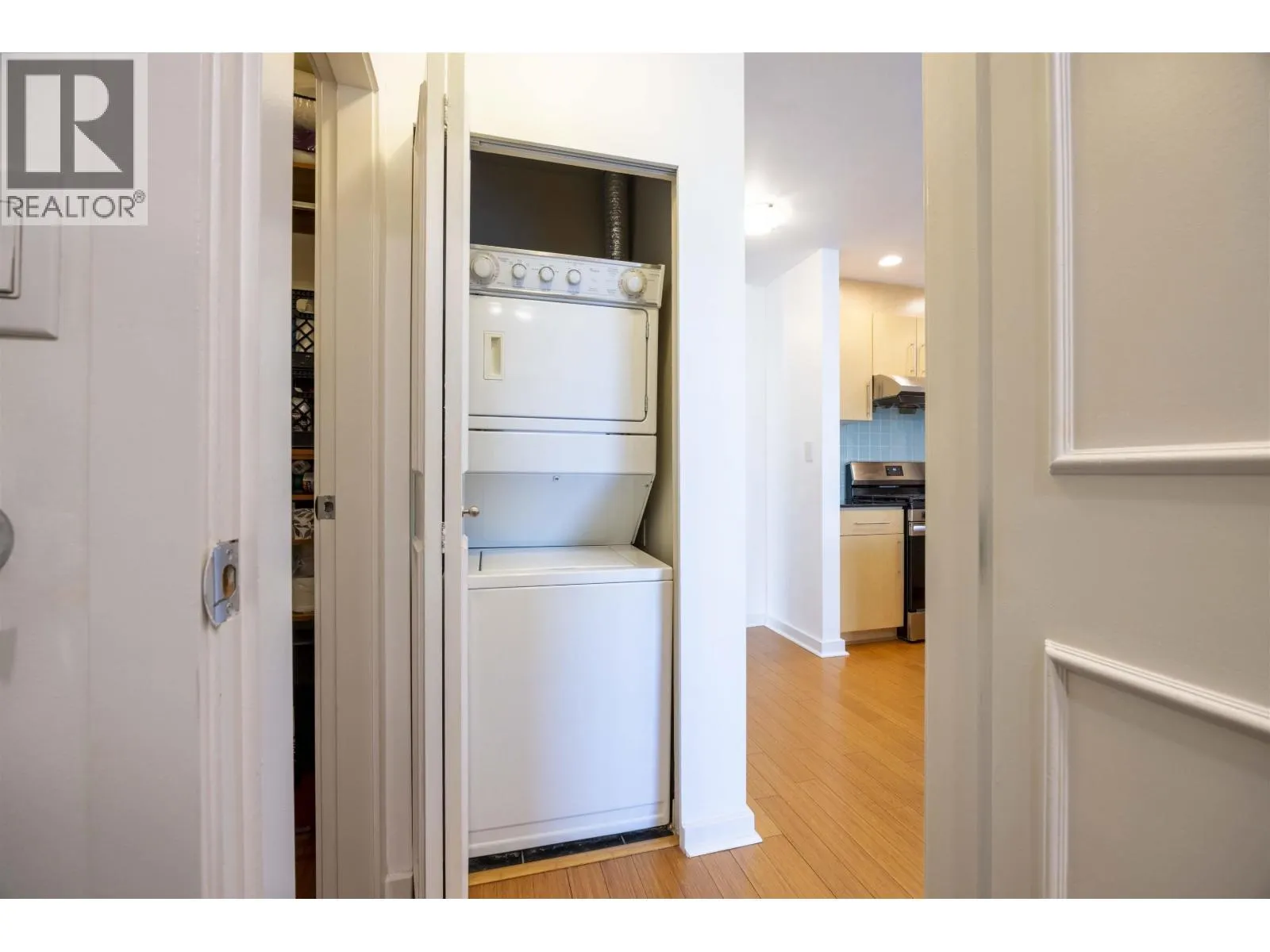 3207 583 BEACH CRESCENT