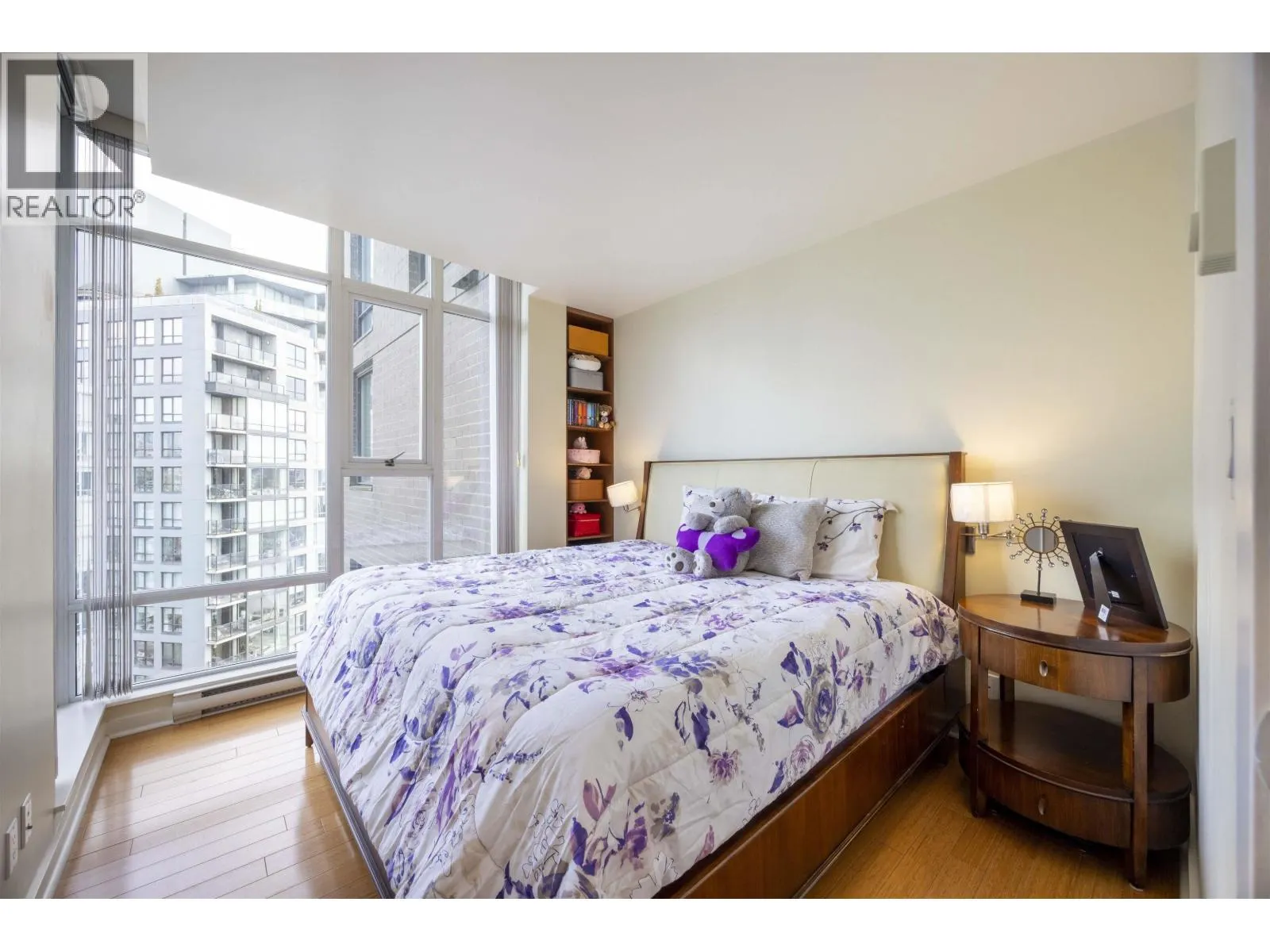 3207 583 BEACH CRESCENT