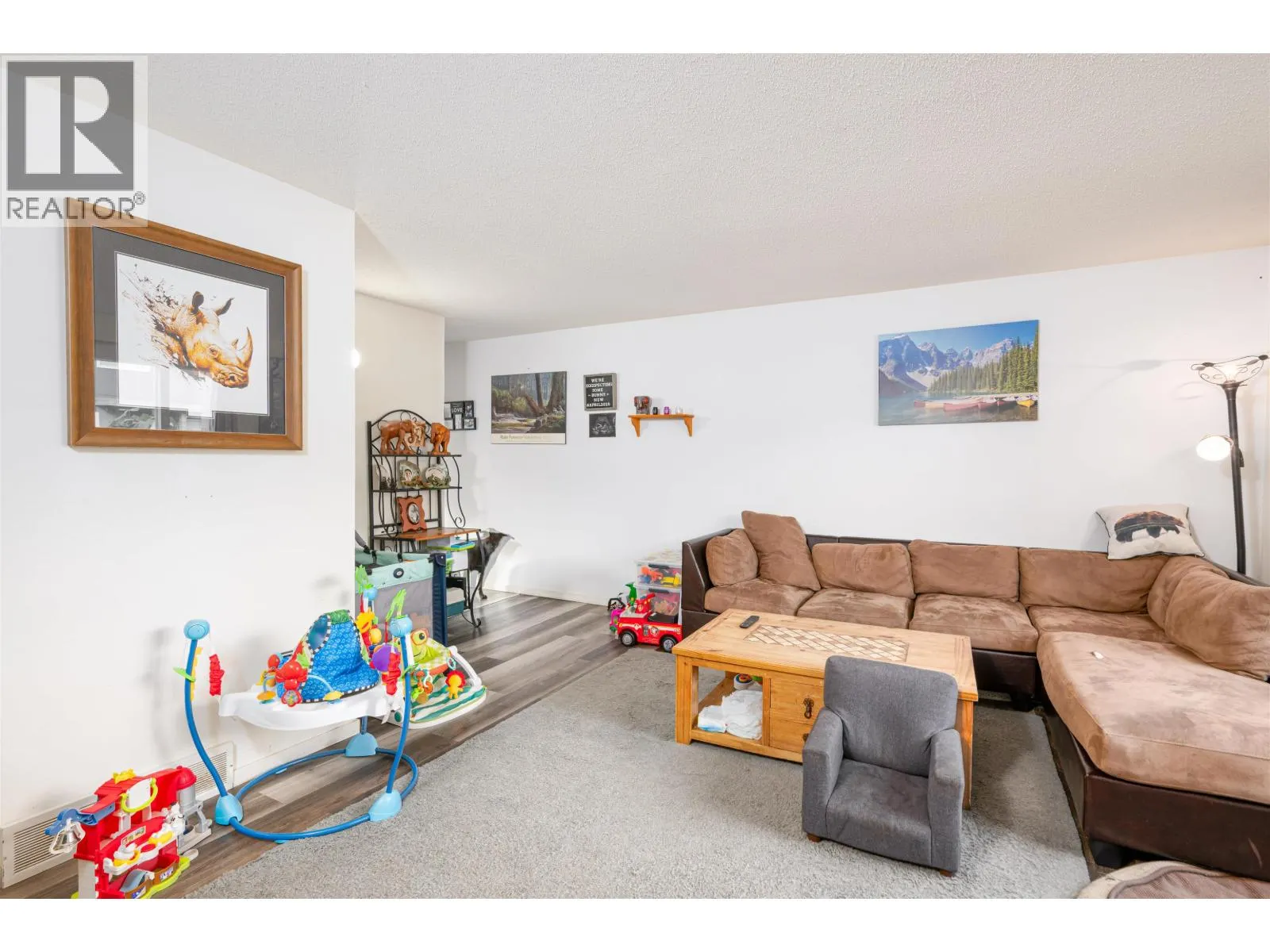 H126 1900 STRATHCONA AVENUE