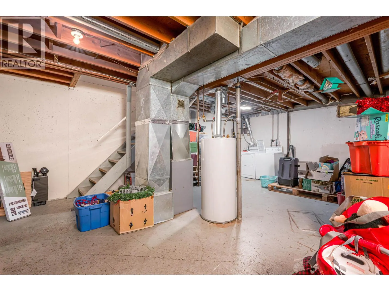 H126 1900 STRATHCONA AVENUE