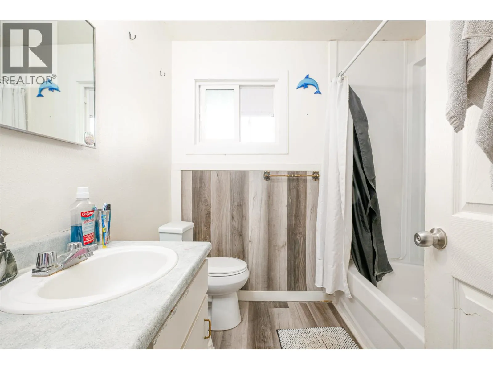H126 1900 STRATHCONA AVENUE