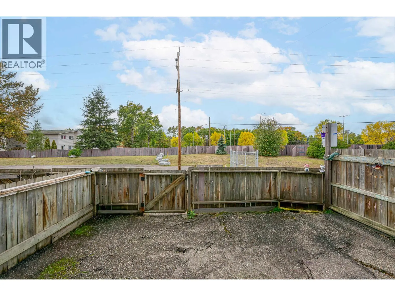 H126 1900 STRATHCONA AVENUE