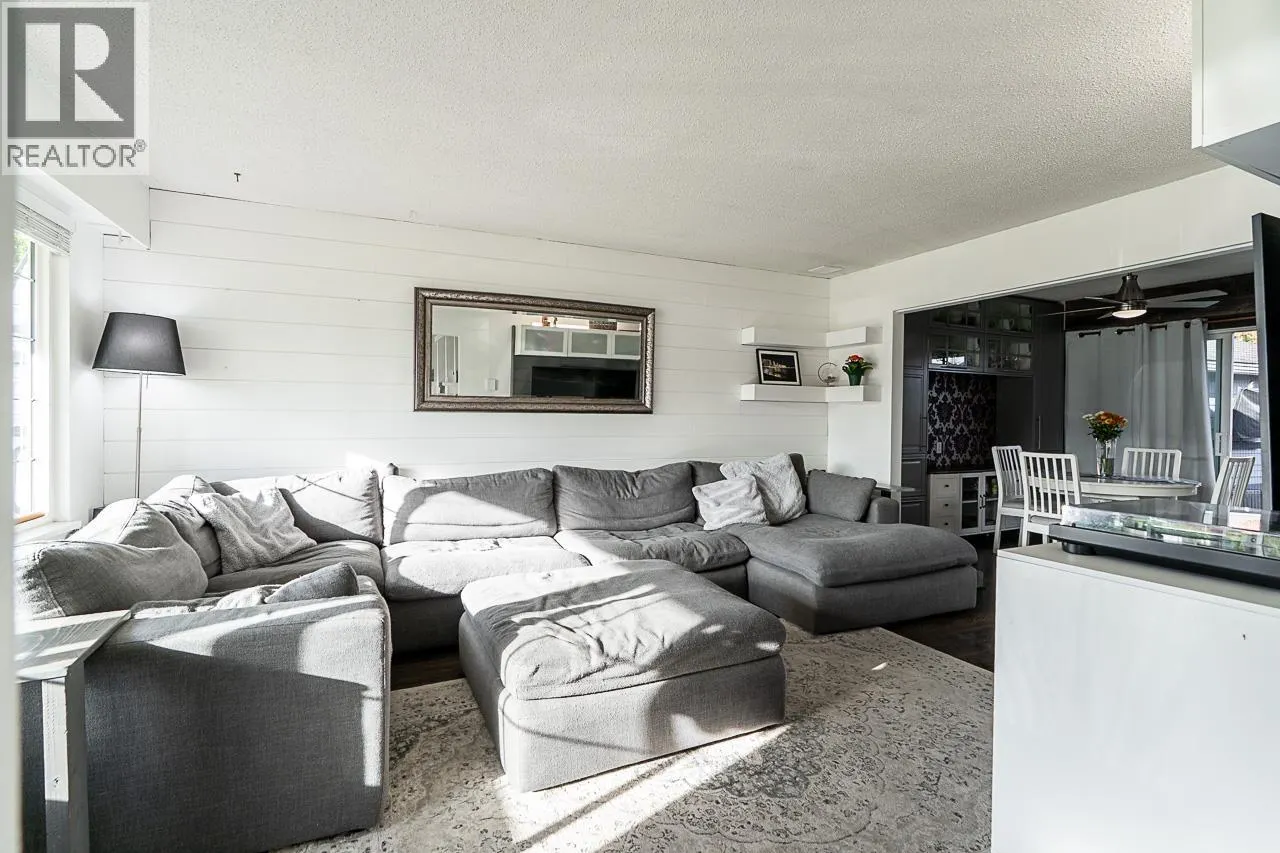 5243 MAPLE CRESCENT