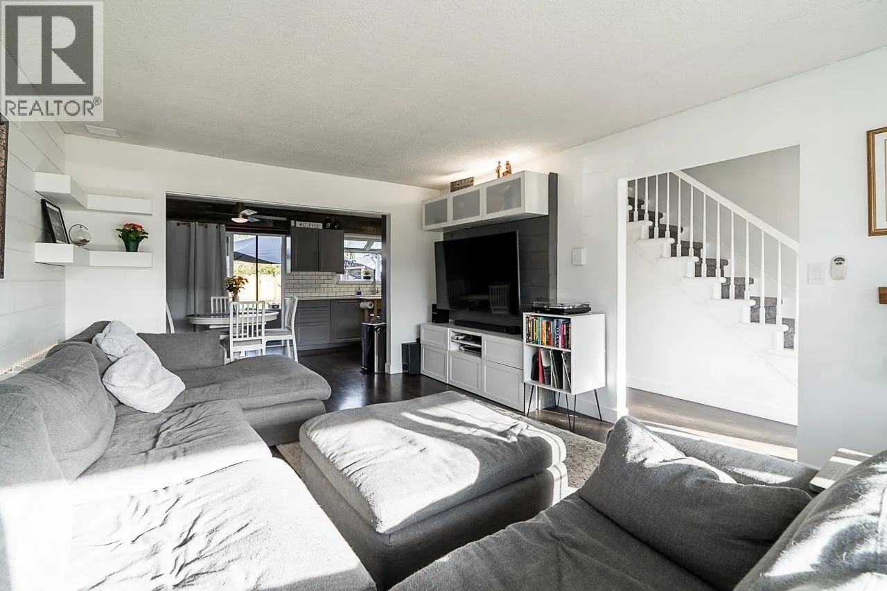 5243 MAPLE CRESCENT