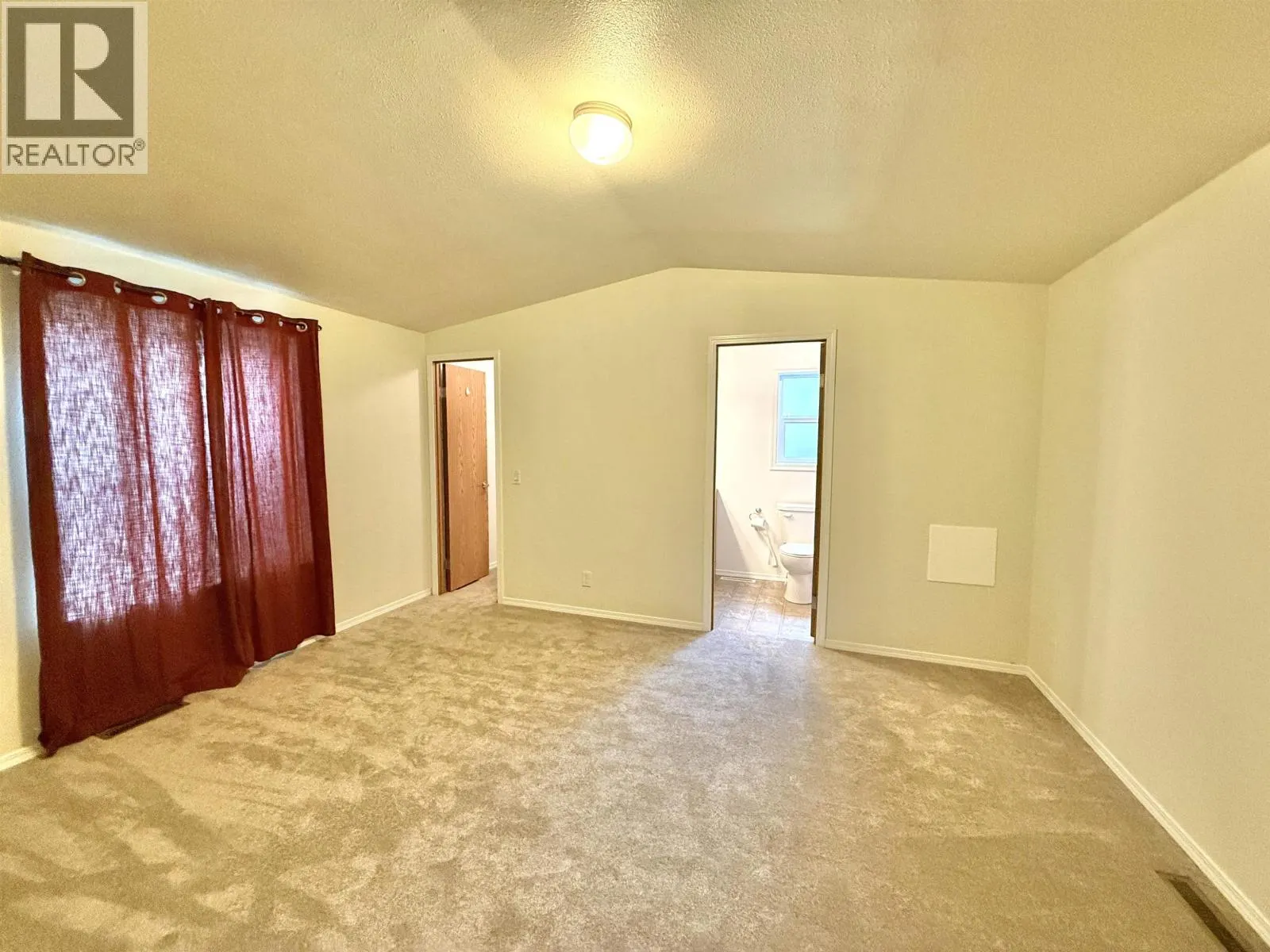 57 684 NORTH FRASER DRIVE