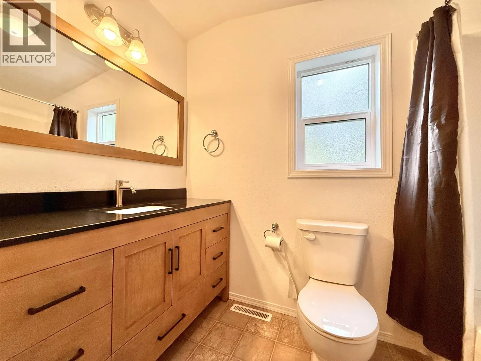 57 684 NORTH FRASER DRIVE
