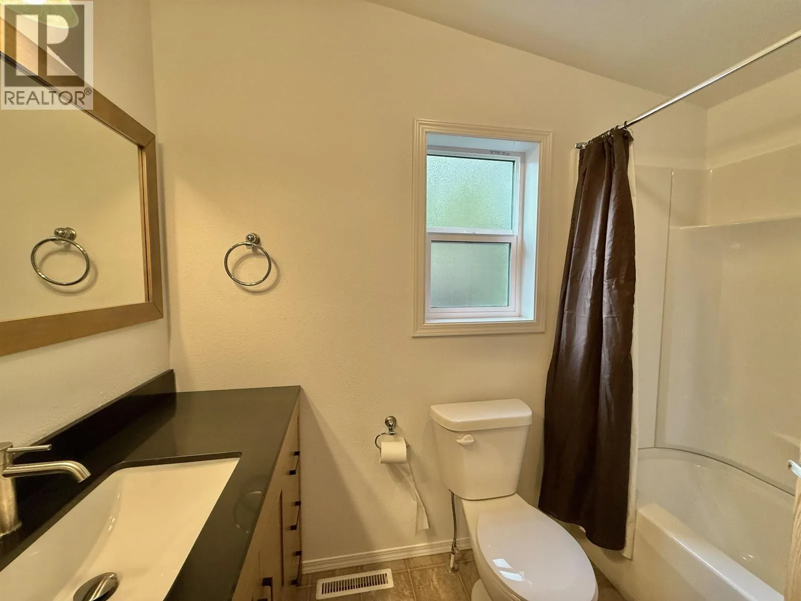 57 684 NORTH FRASER DRIVE