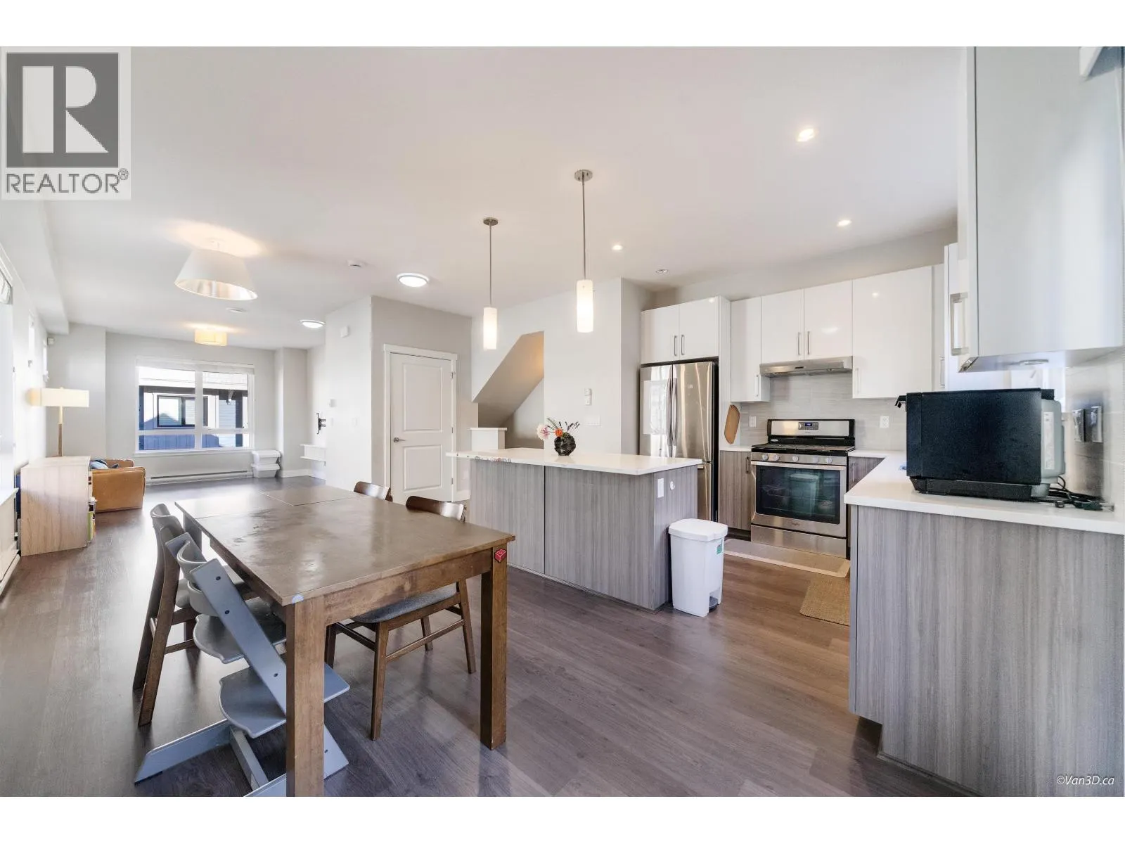 9 6028 MAPLE ROAD