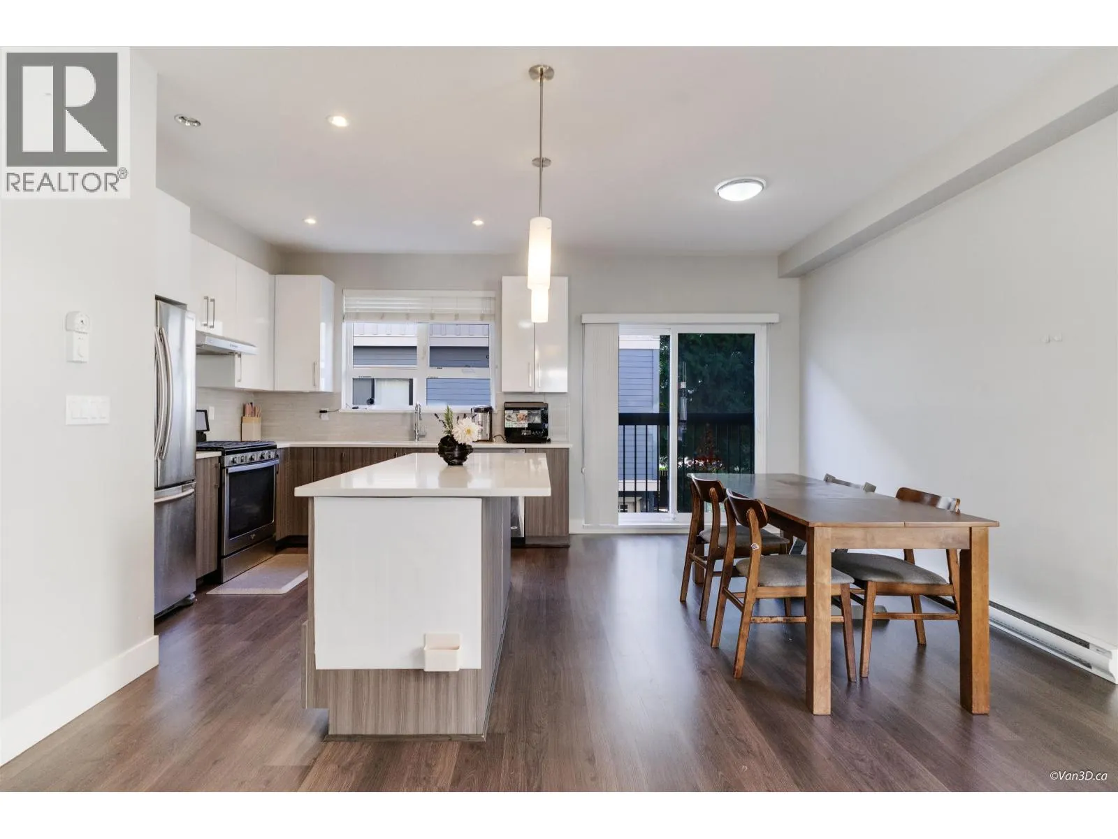 9 6028 MAPLE ROAD