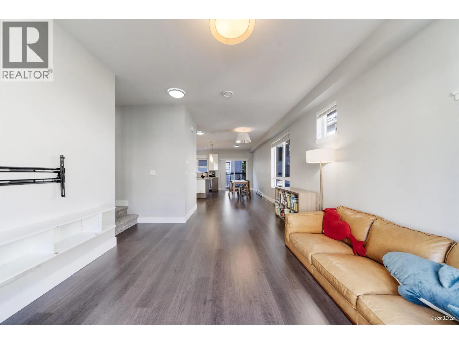 9 6028 MAPLE ROAD