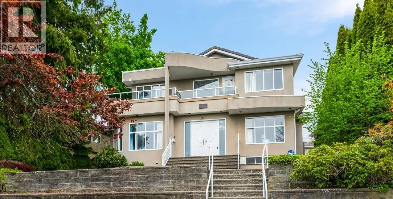 2085 QUALICUM DRIVE
