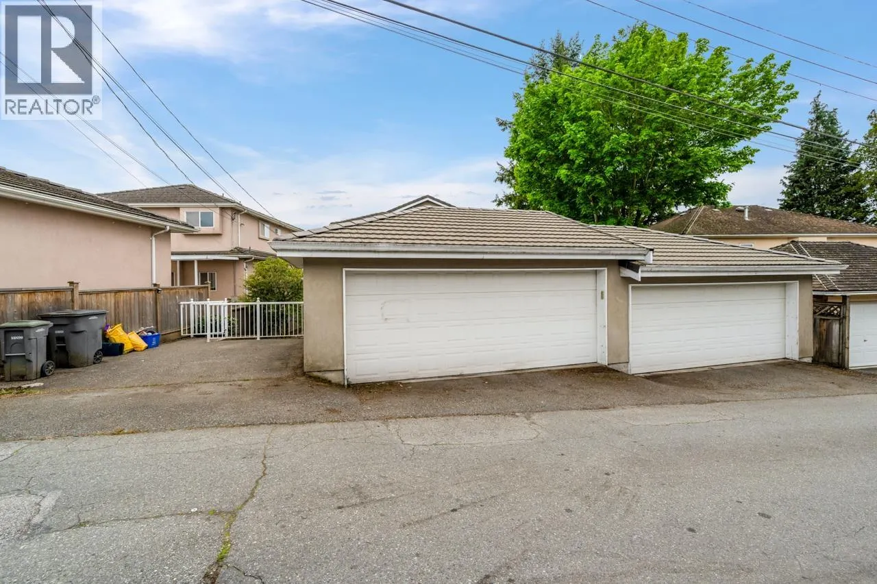 2085 QUALICUM DRIVE