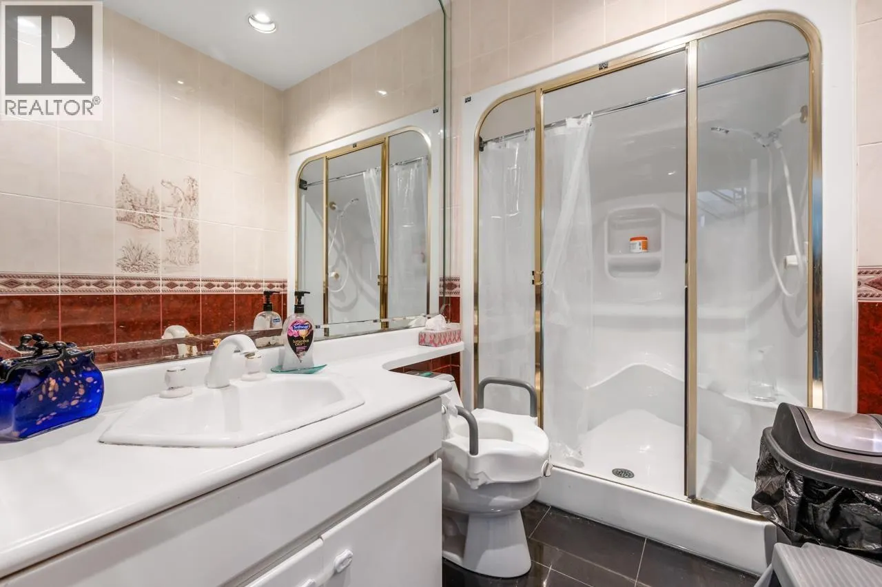 2085 QUALICUM DRIVE