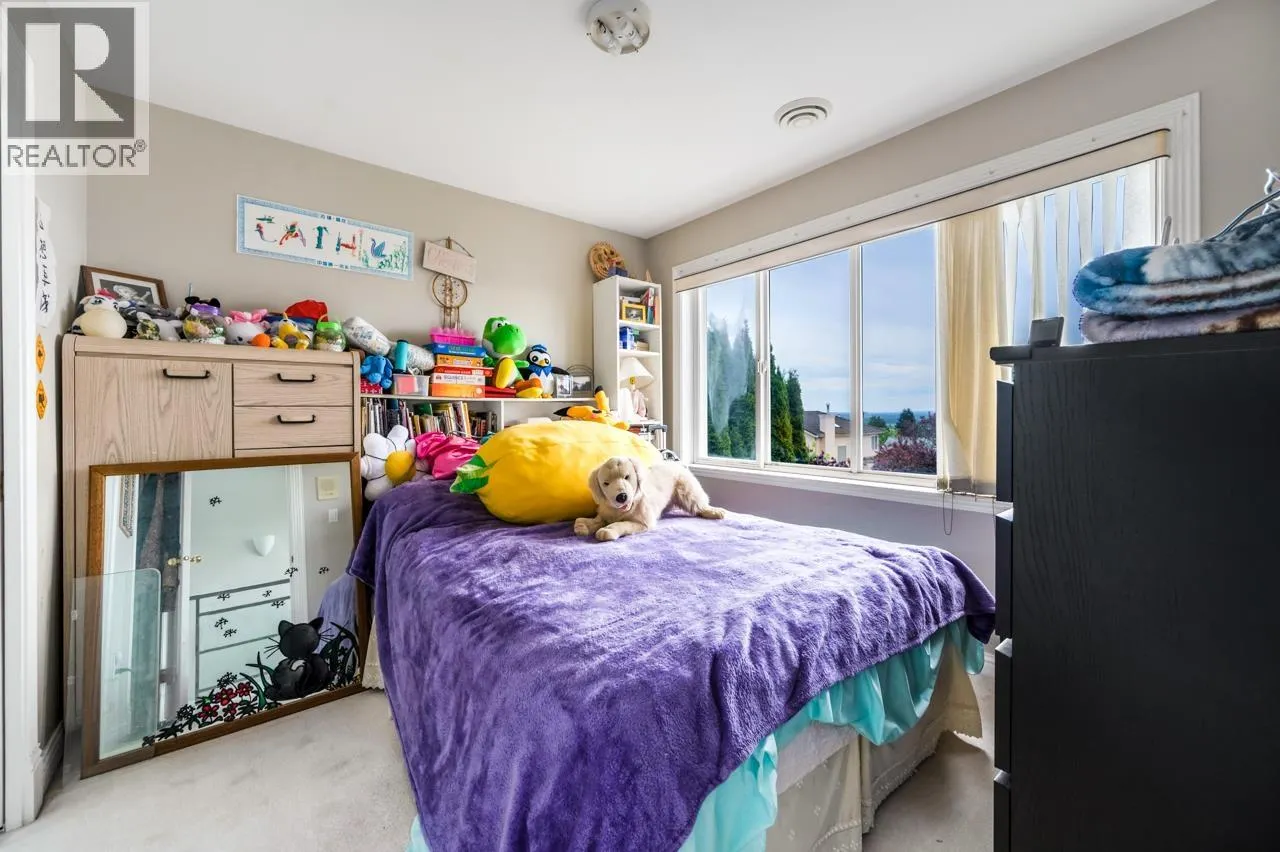 2085 QUALICUM DRIVE