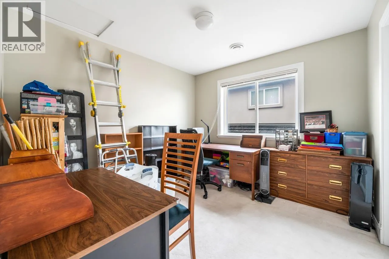 2085 QUALICUM DRIVE