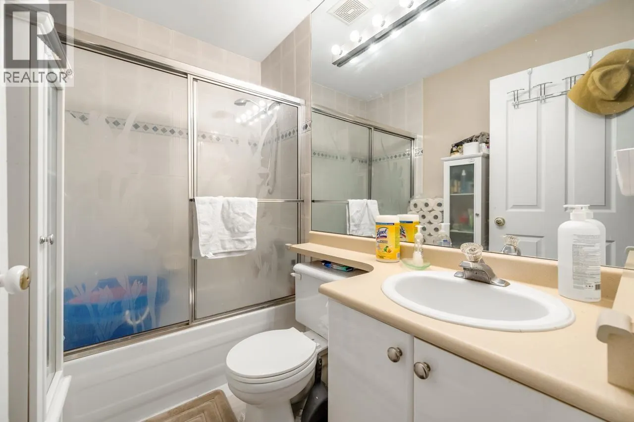 2085 QUALICUM DRIVE