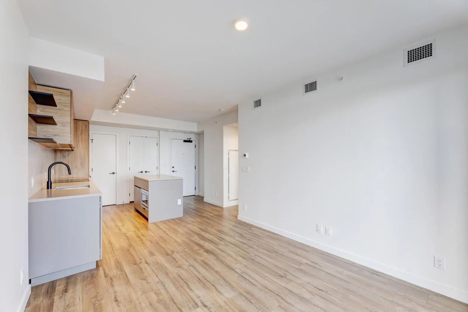 23xx 10448 UNIVERSITY DRIVE