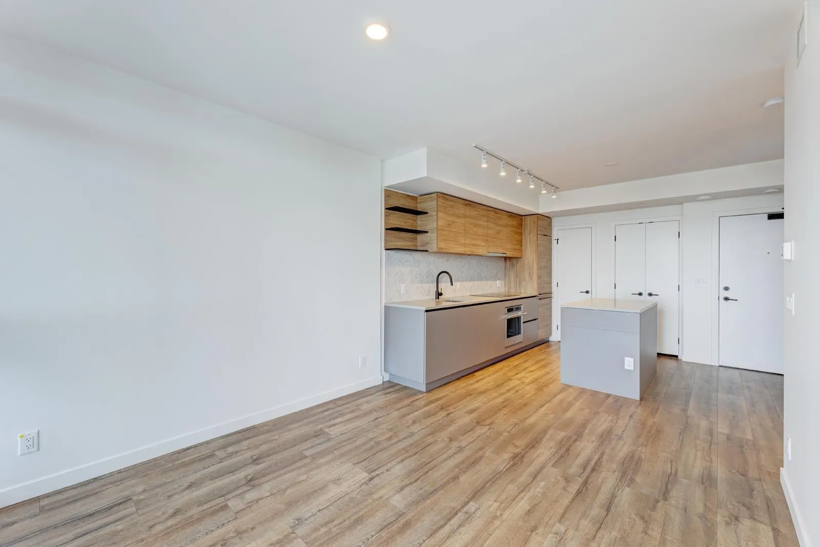 23xx 10448 UNIVERSITY DRIVE
