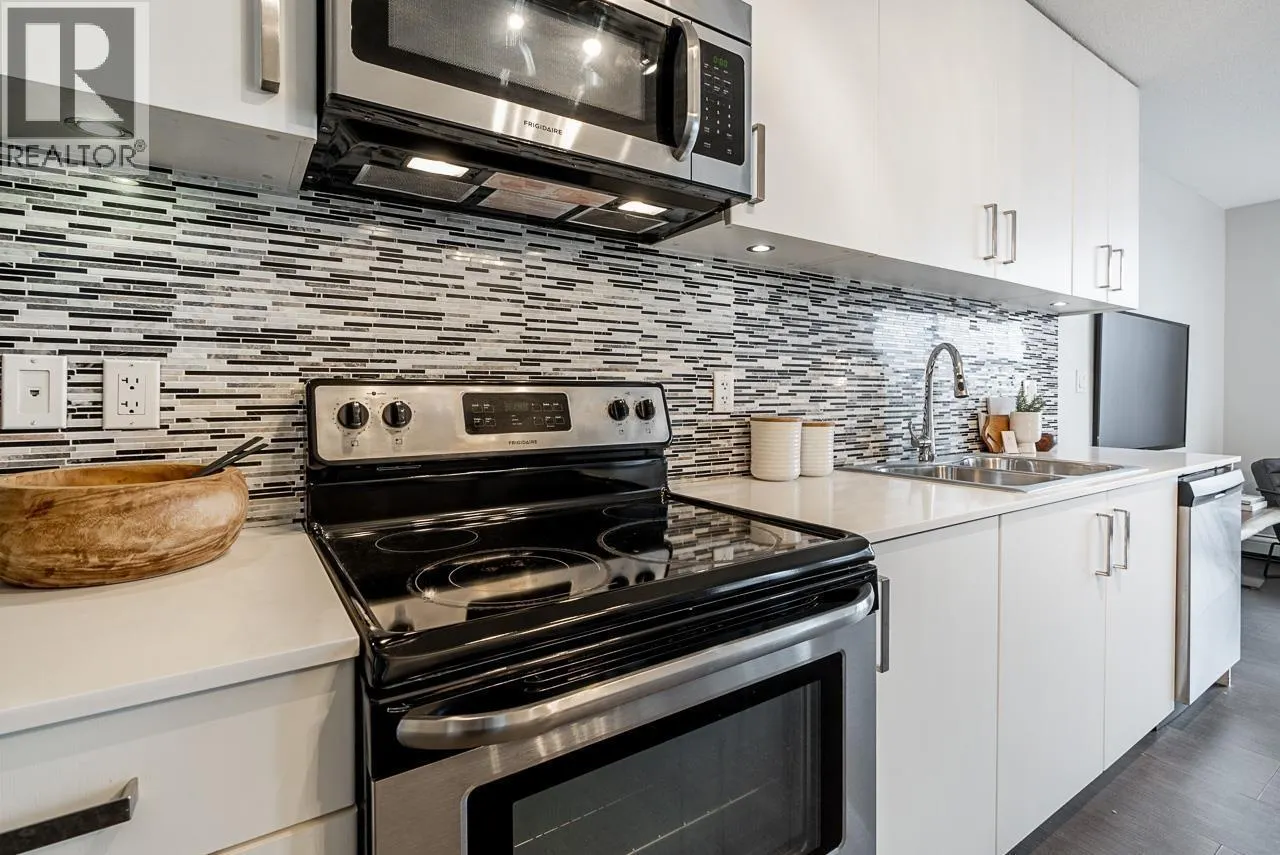 1011 66 W CORDOVA STREET