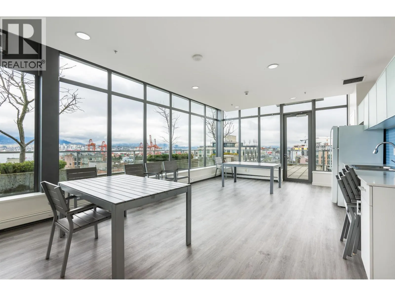 1011 66 W CORDOVA STREET