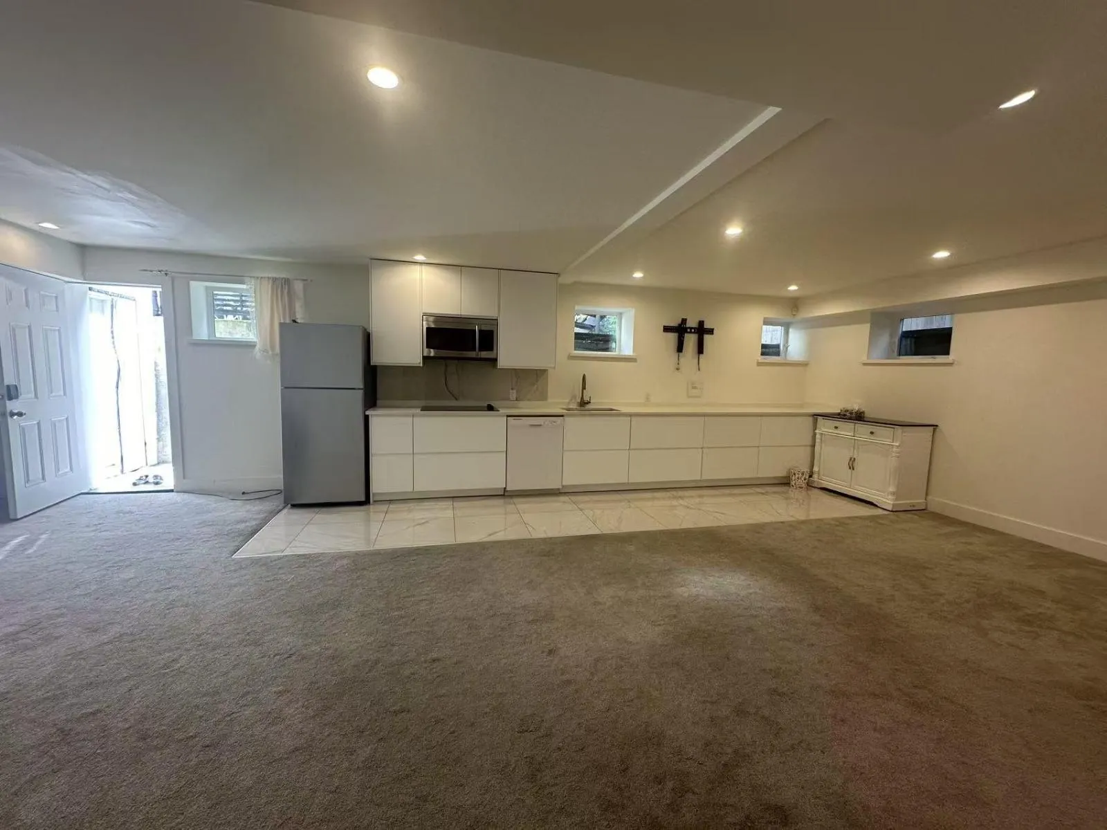 1525 KING GEORGE BLVD