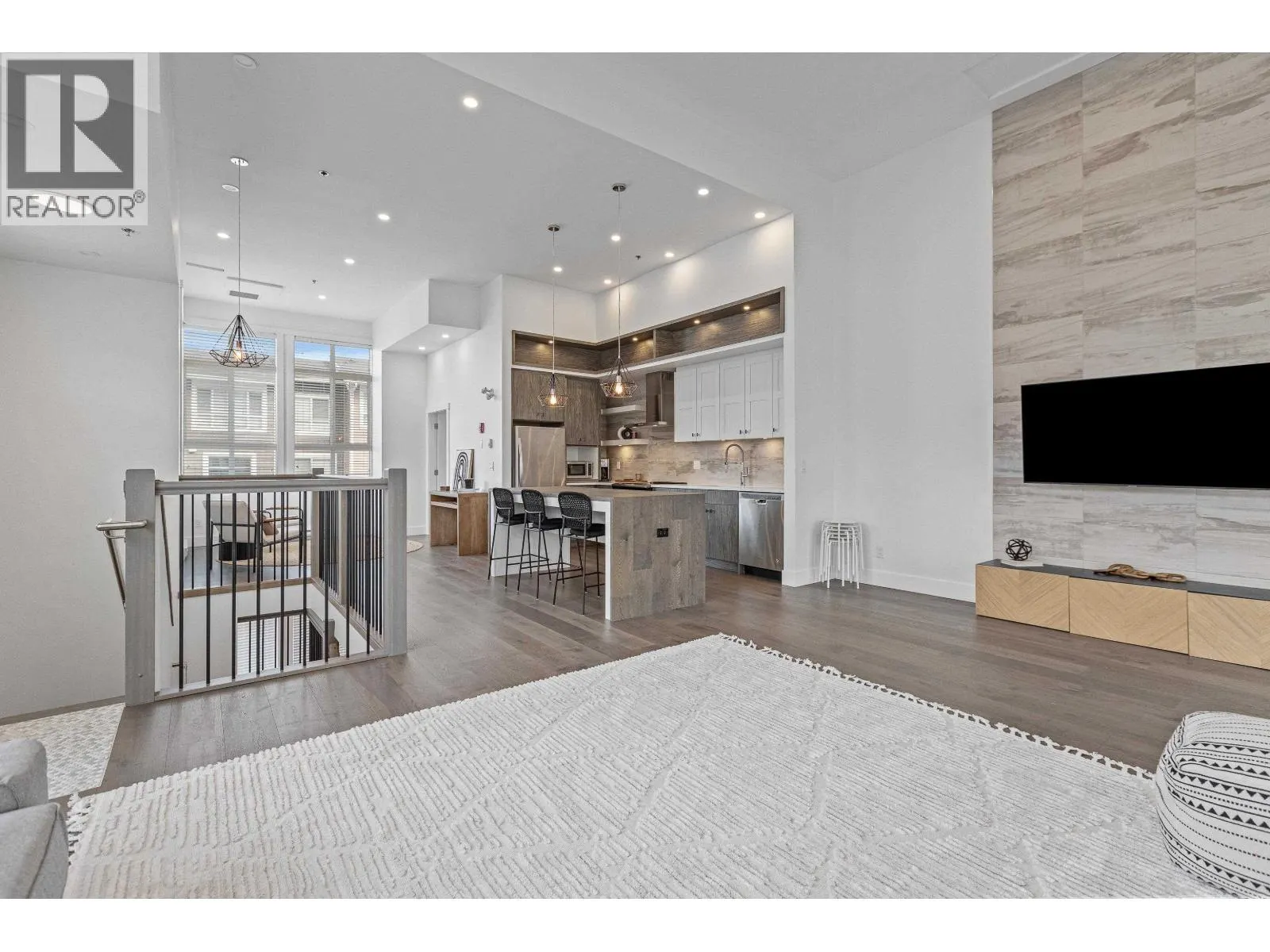 83 24108 104 AVENUE