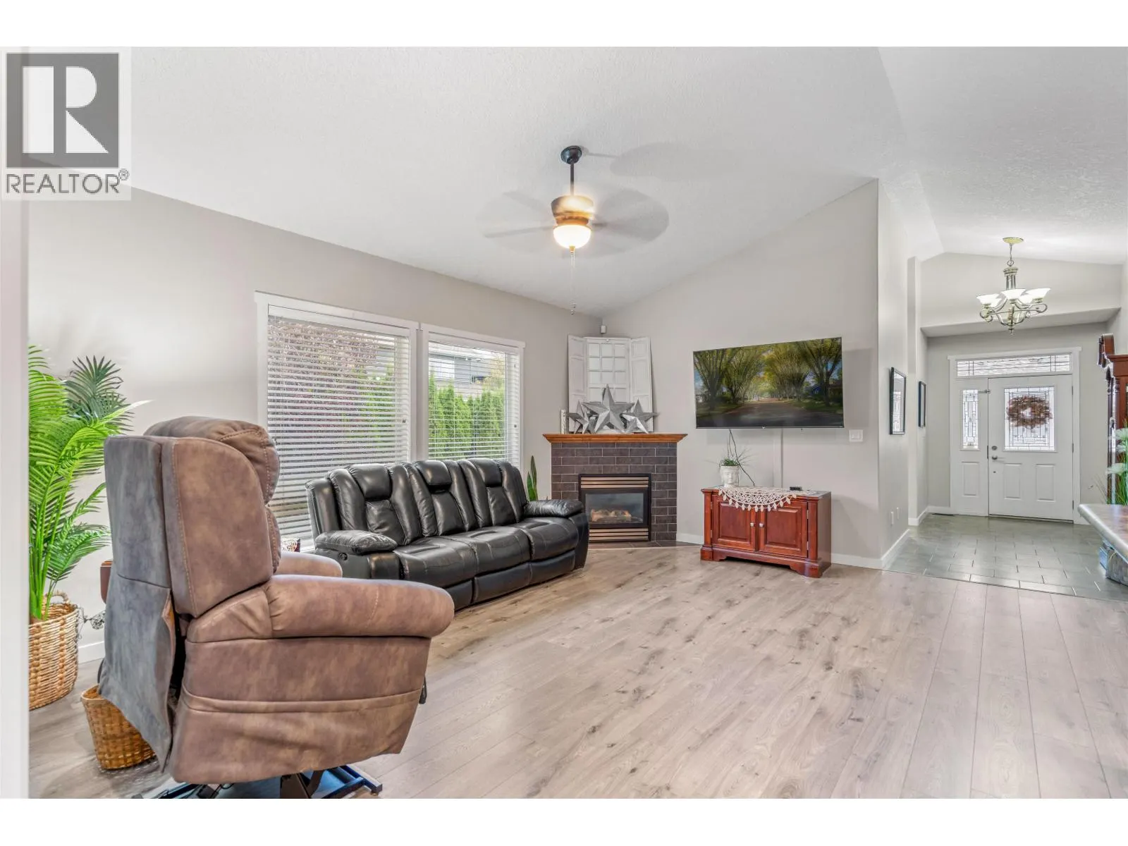 105 4272 DAVIS ROAD
