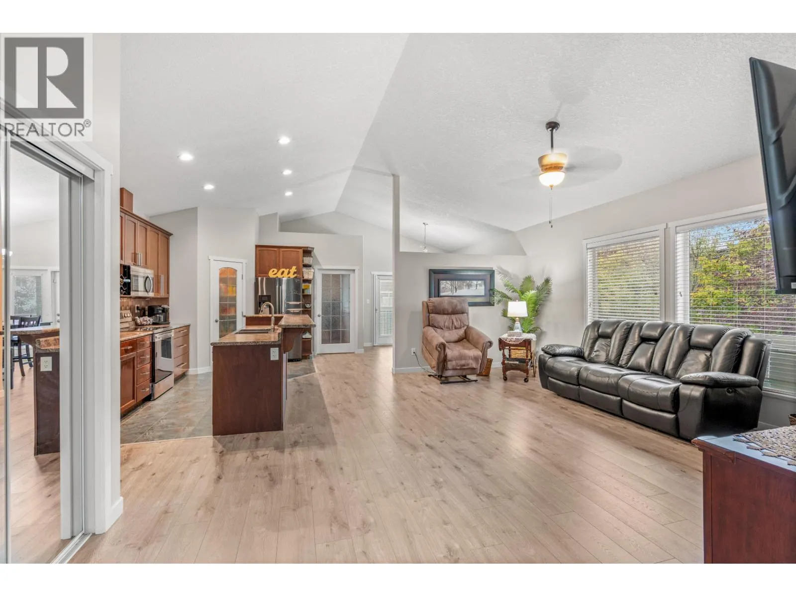 105 4272 DAVIS ROAD
