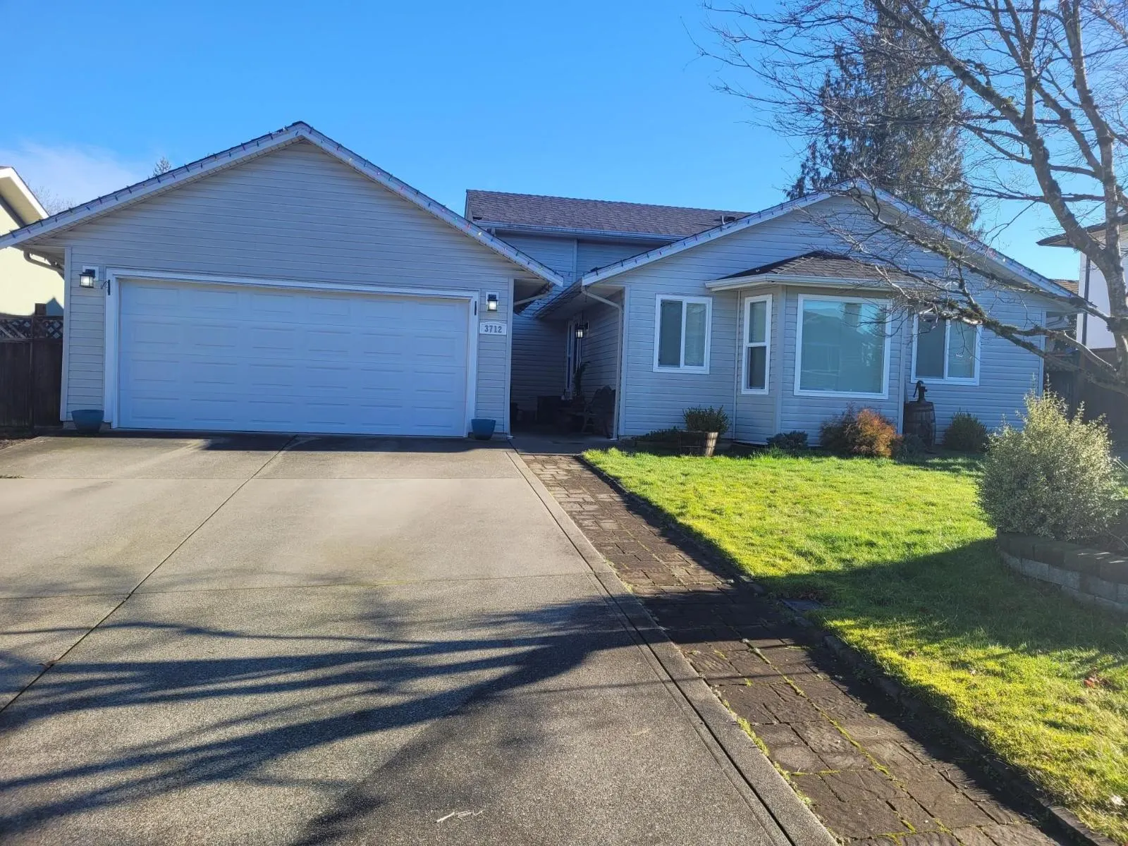 3712 DUNSMUIR WAY