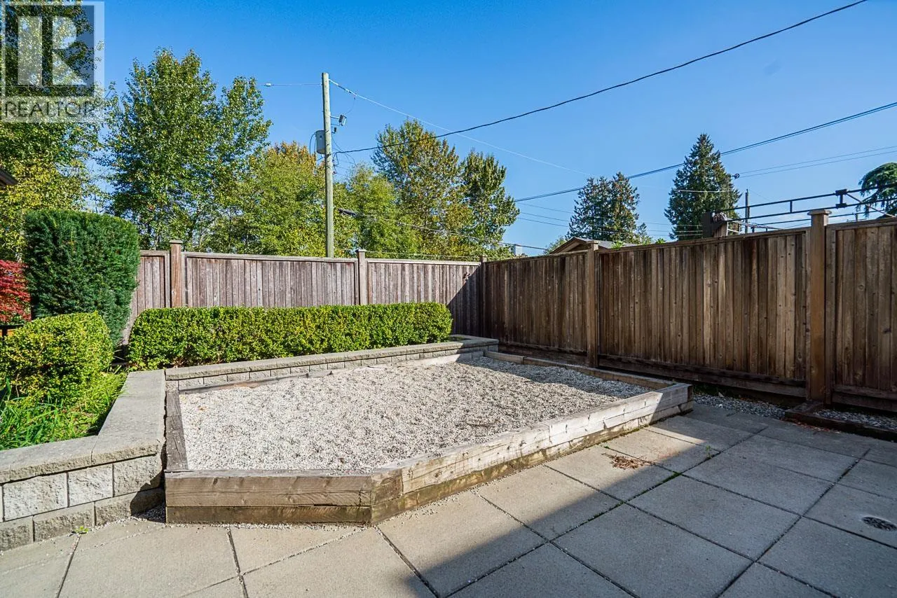 12 4033 DOMINION STREET
