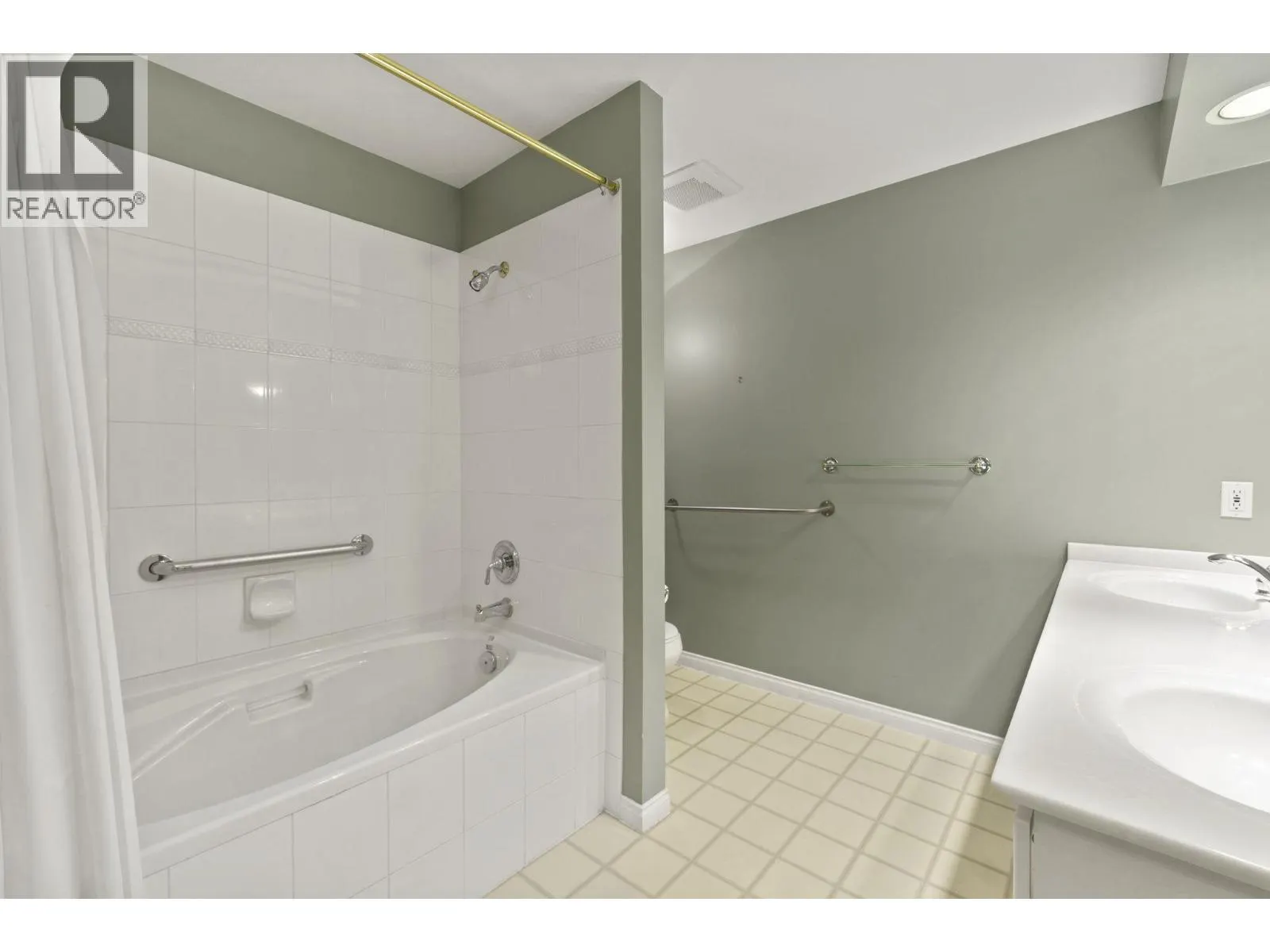 130 3098 GUILDFORD WAY