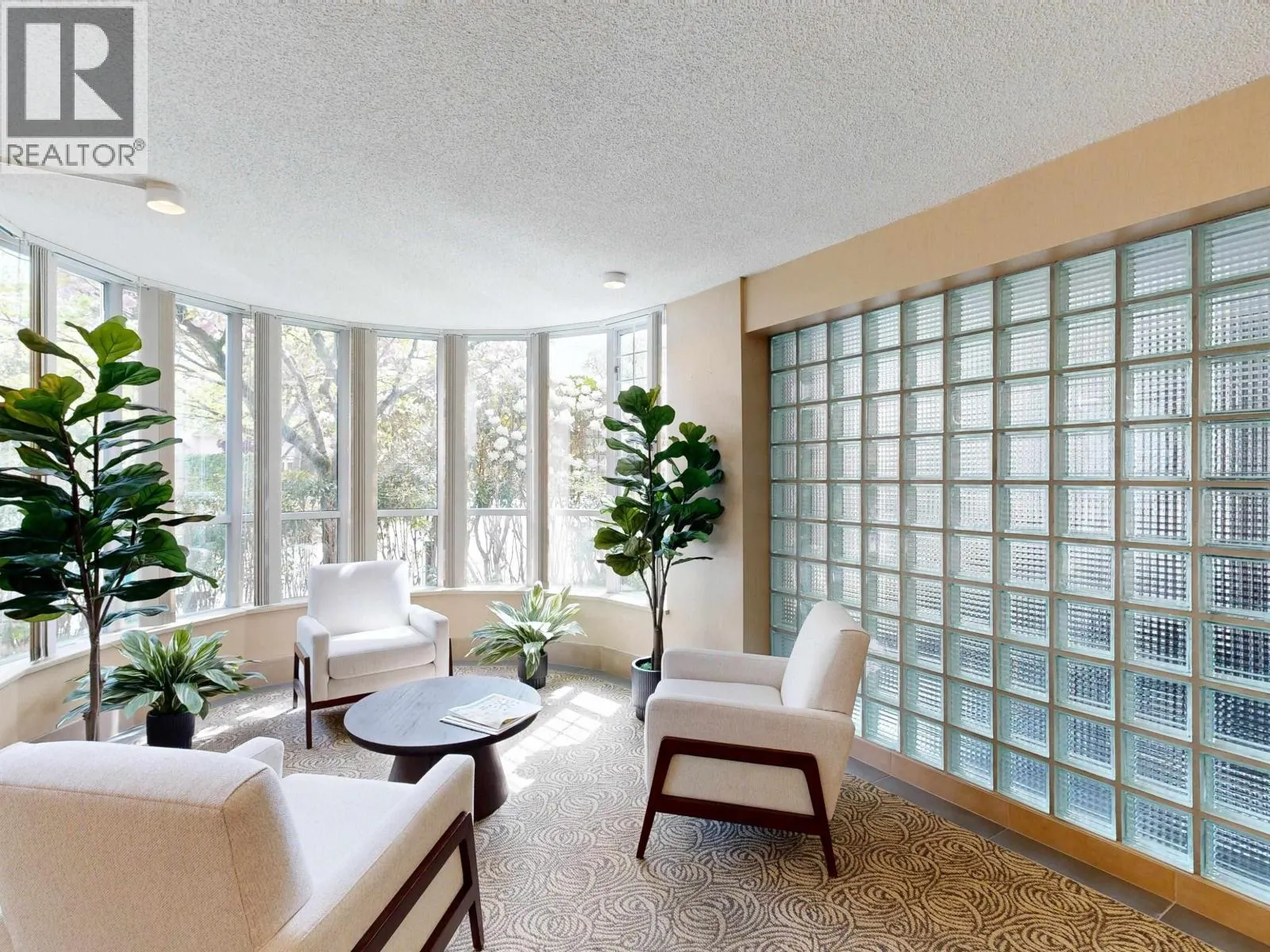 1005 995 ROCHE POINT DRIVE