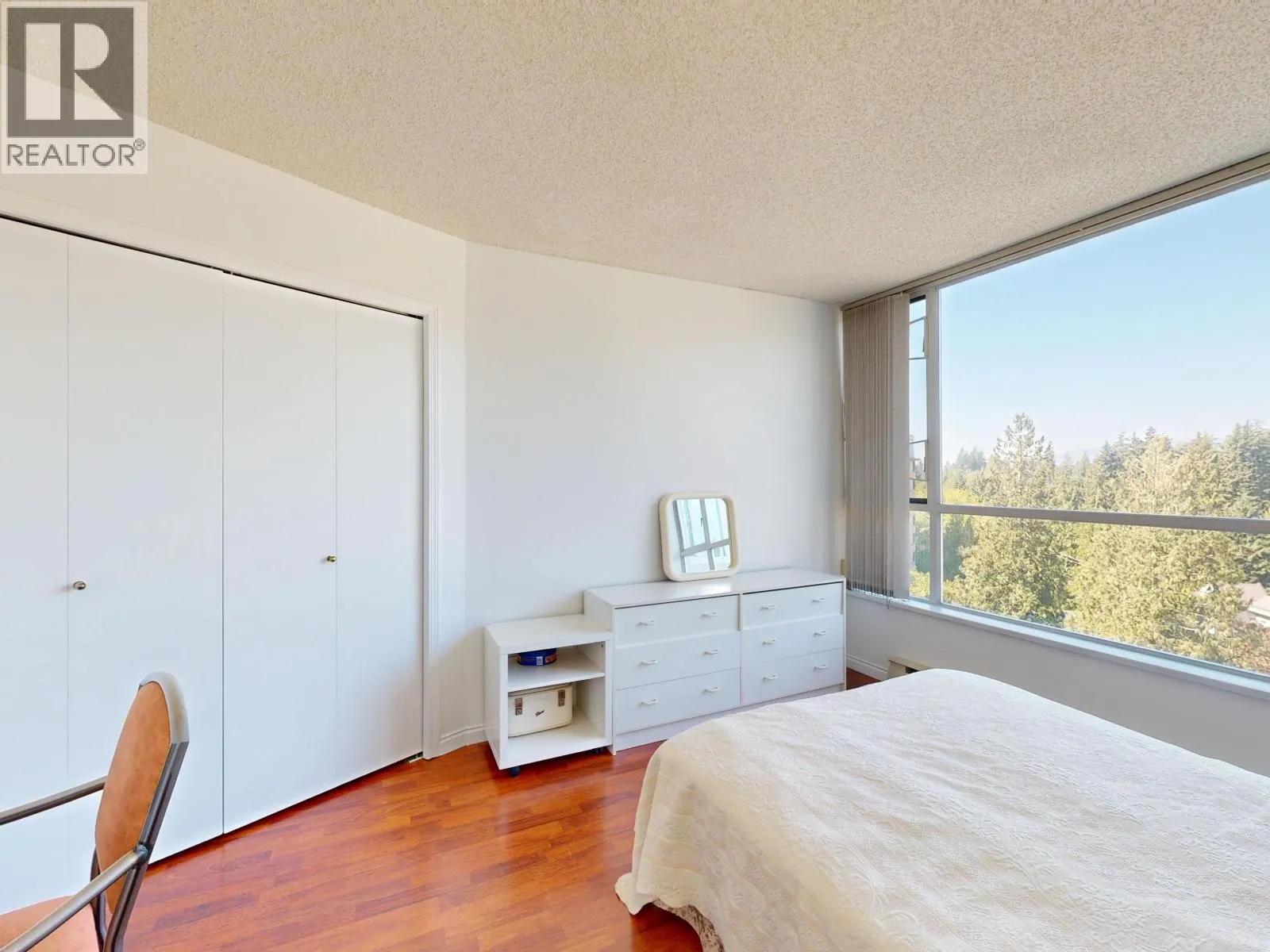 1005 995 ROCHE POINT DRIVE