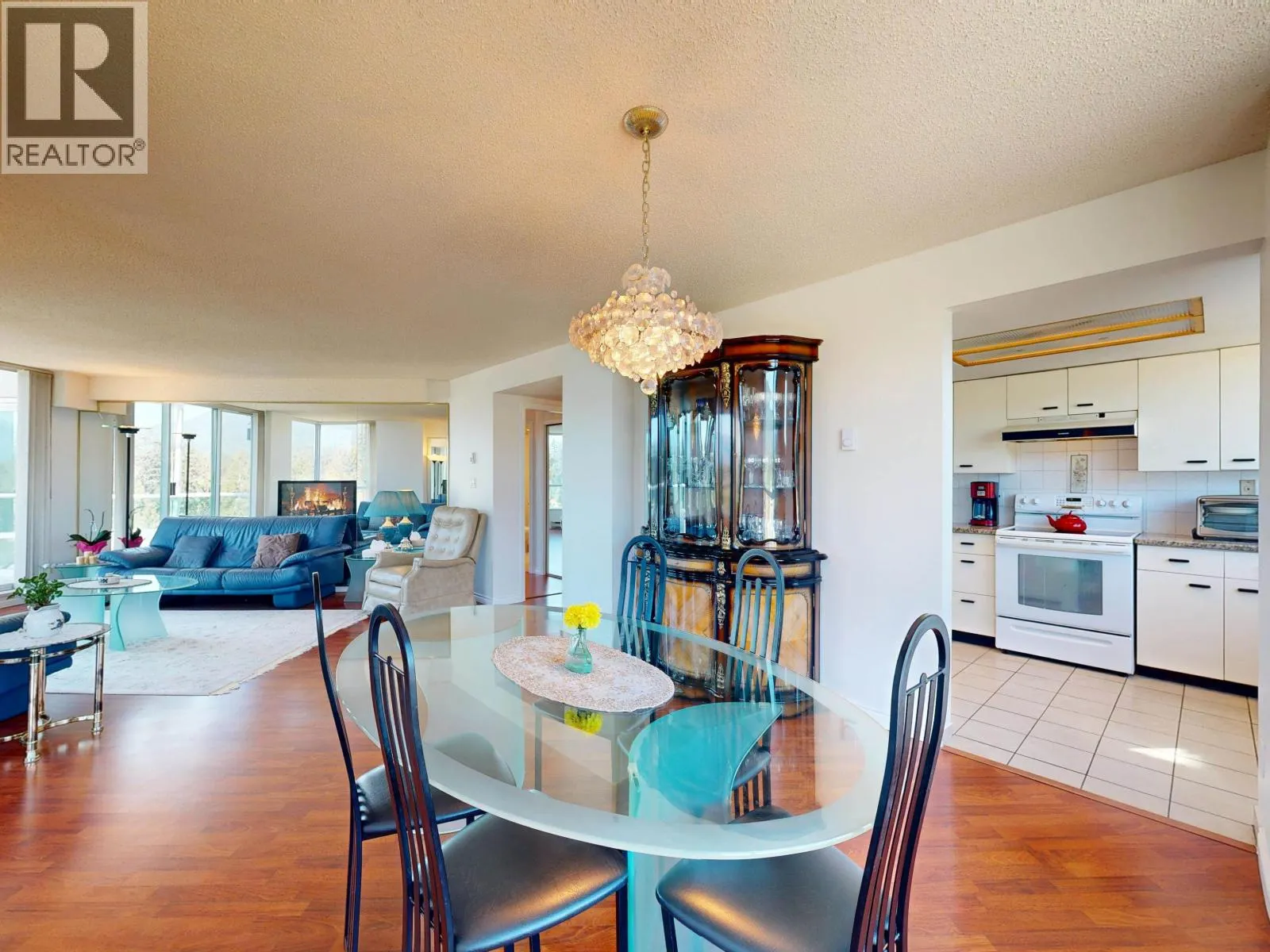 1005 995 ROCHE POINT DRIVE